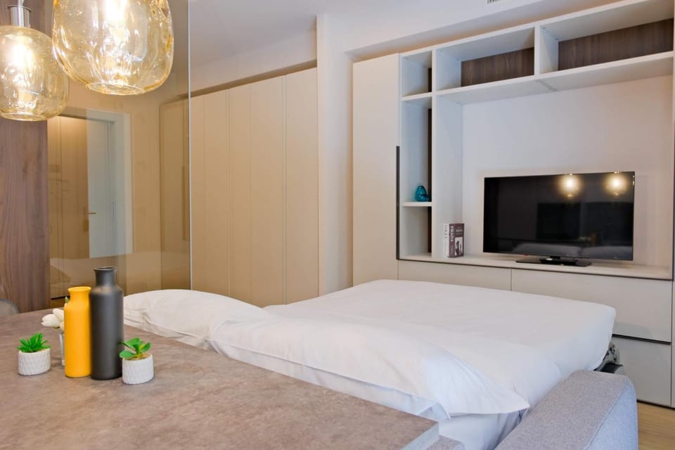 Bed, TV and multimedia, Kitchen or kitchenette