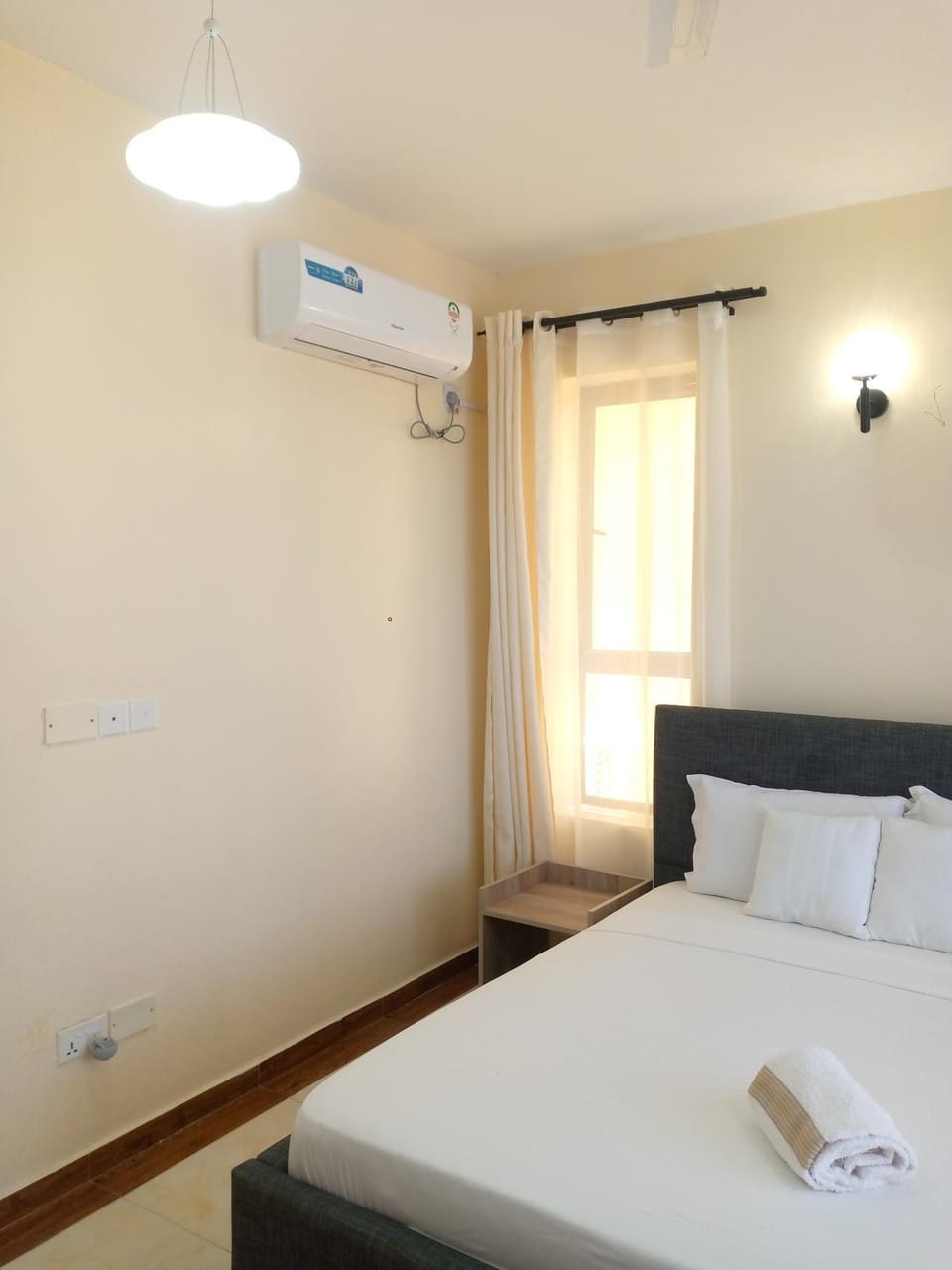 Bed, Photo of the whole room, Bedroom, internet, towels, air conditioner