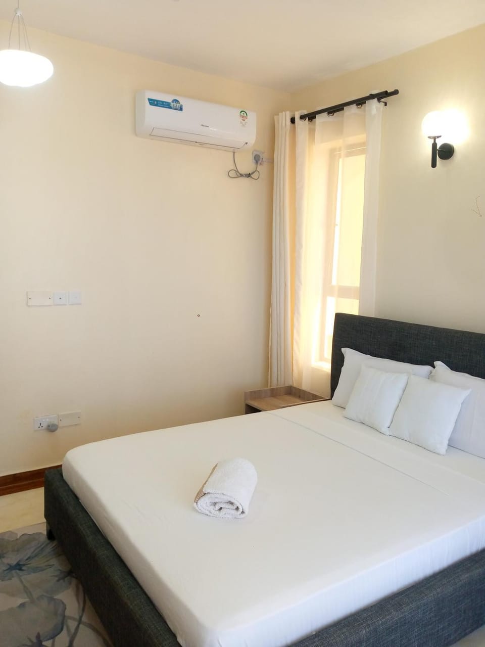 Bed, Photo of the whole room, Bedroom, internet, towels, air conditioner