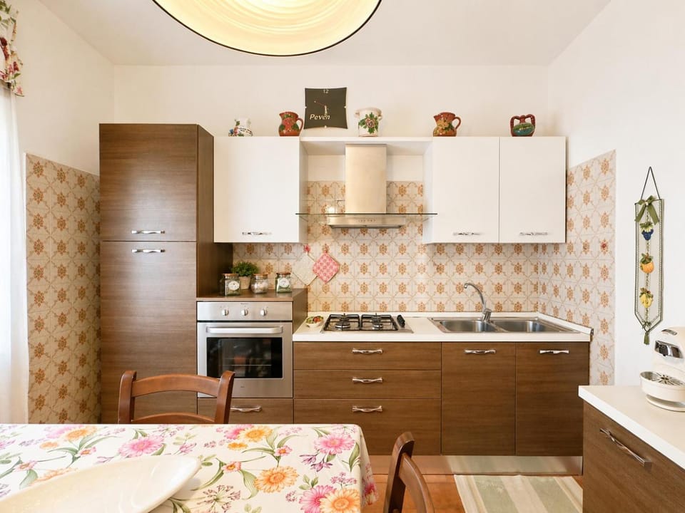Kitchen or kitchenette, kitchen