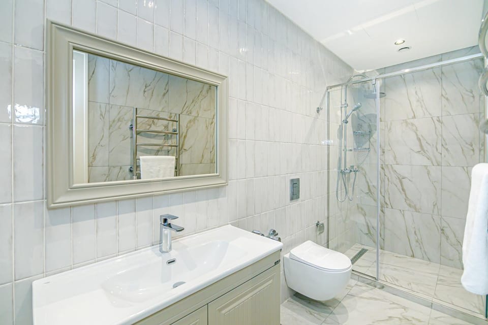 Shower, Toilet, Bathroom, Bath, towels