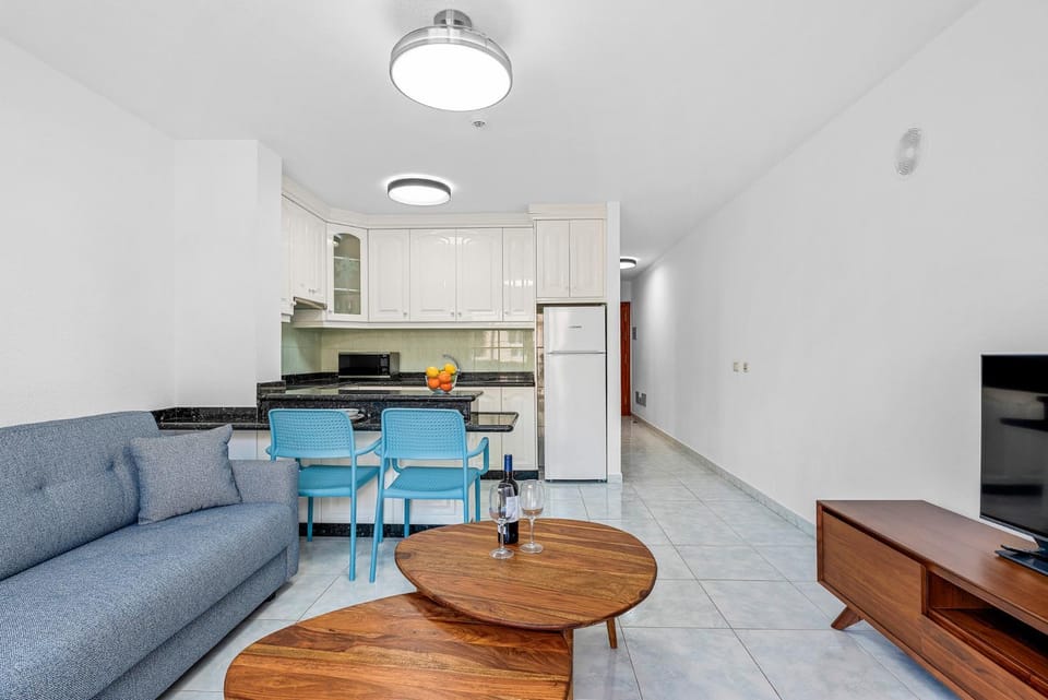 TV and multimedia, Kitchen or kitchenette, Living room, Seating area
