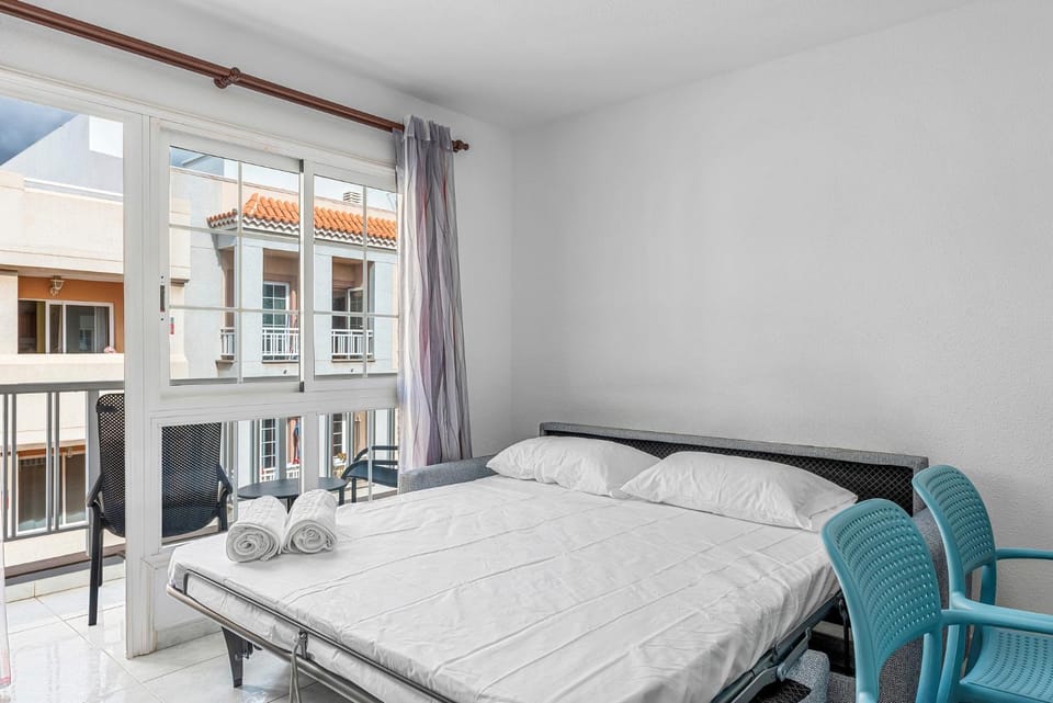 Bed, Living room