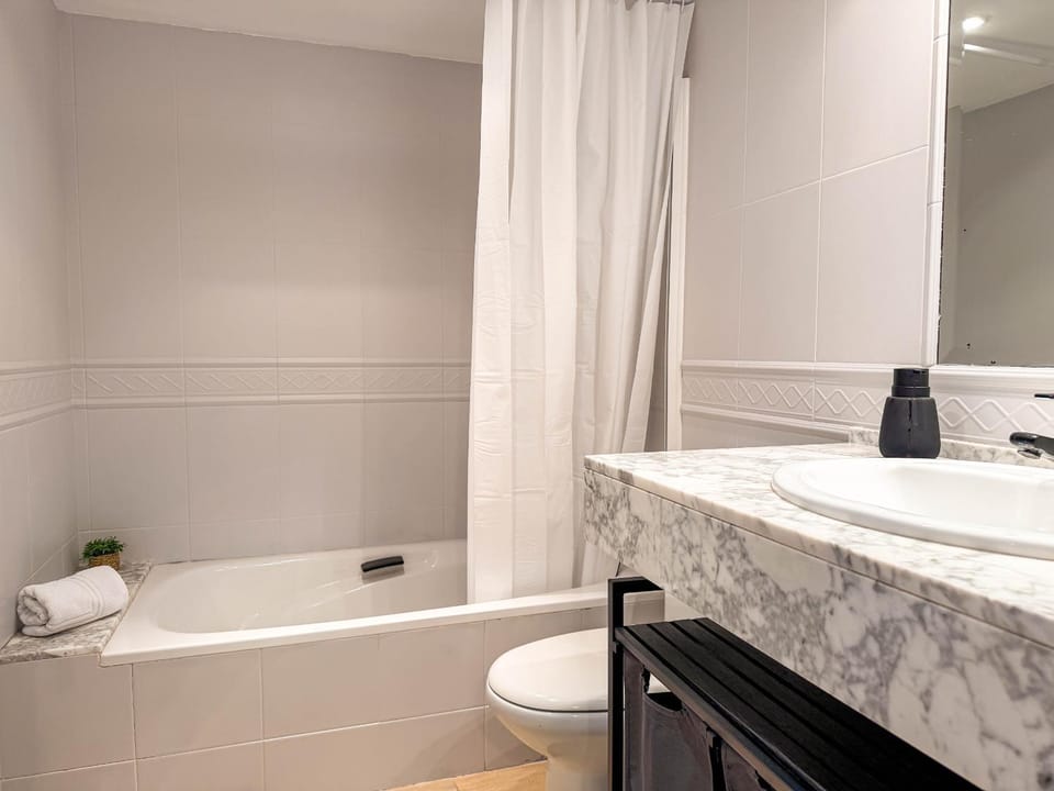 Toilet, Bathroom, Bath, towels