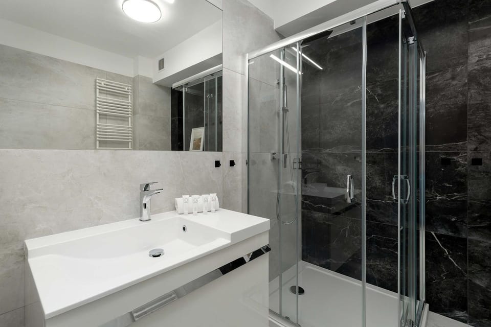 Shower, Bathroom, towels