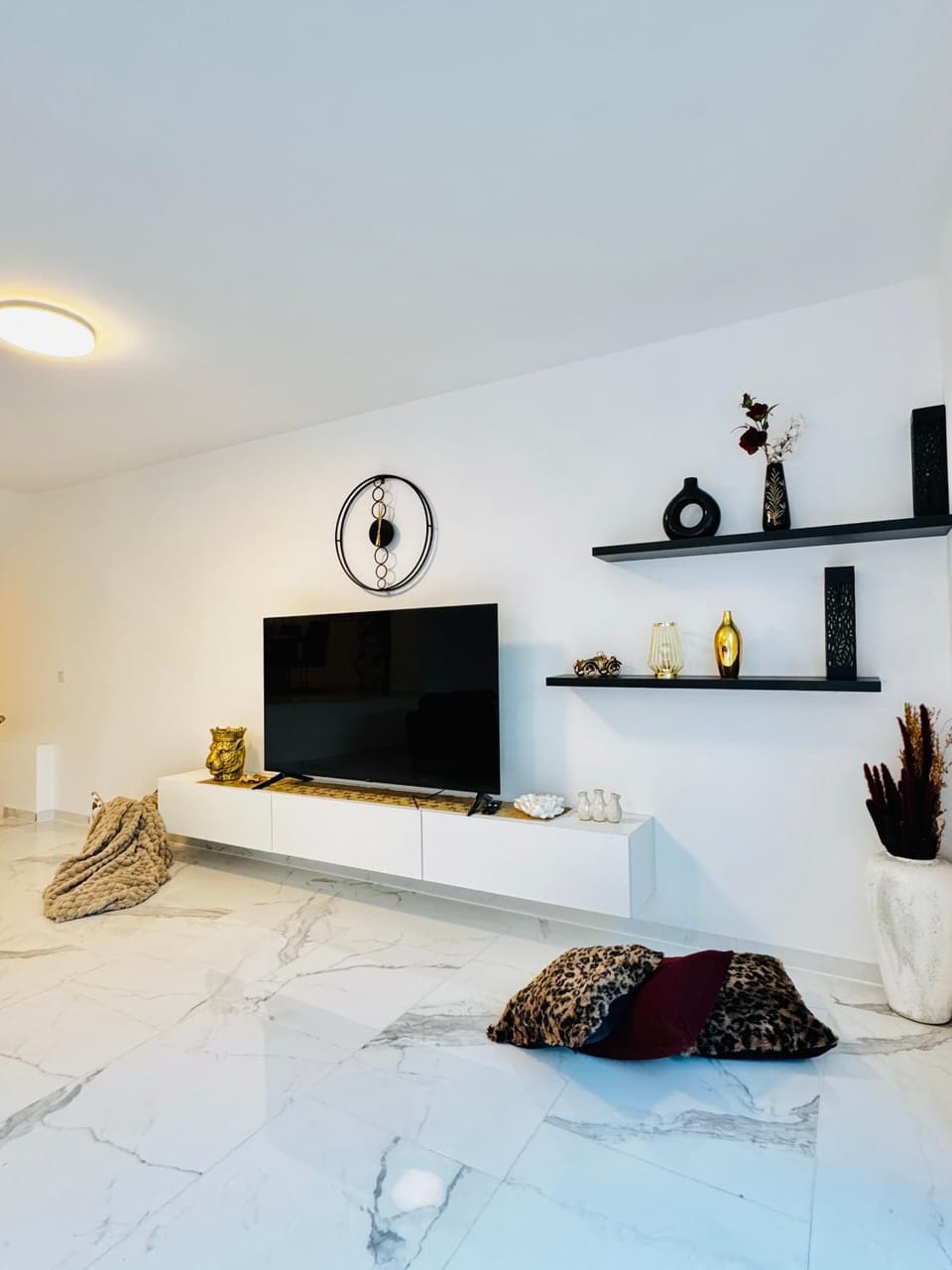 TV and multimedia, Seating area