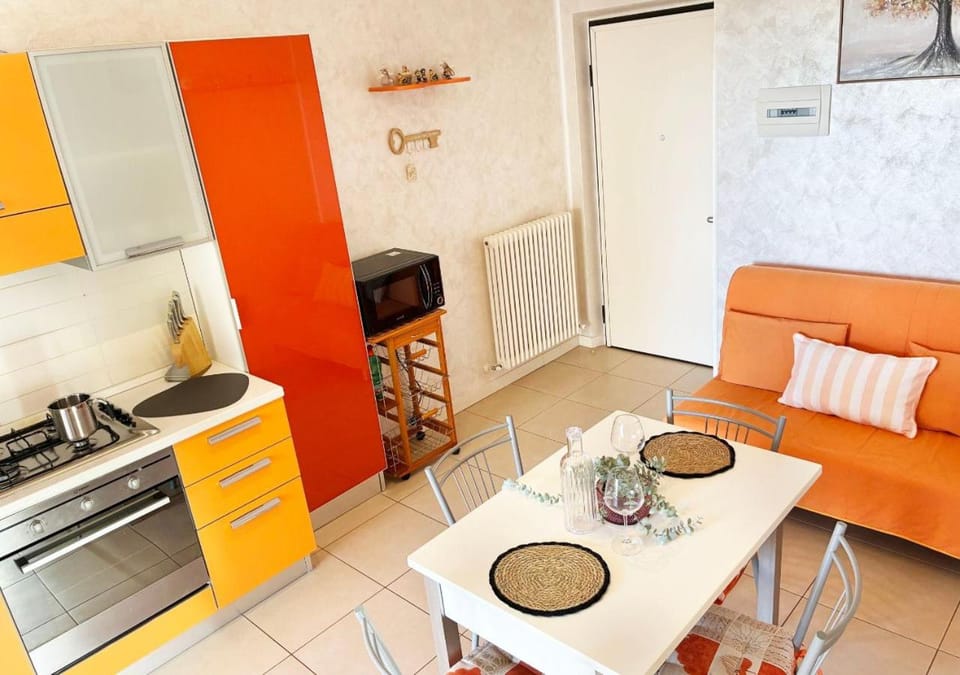 Kitchen or kitchenette, Living room, Dining area, oven, stove