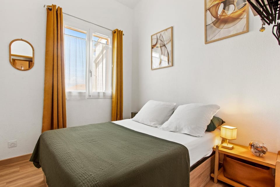 Living room, Bedroom