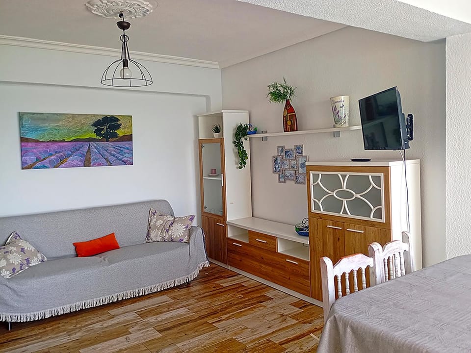 Shower, Spring, Bed, Activities, Winter, Summer, Balcony/Terrace, Living room, Photo of the whole room, Dining area, Hiking, Animals, Animals, Animals, Bedroom, Autumn, Pets, Pets, Pets, Sea view, Sports, Entertainment, children, children, children, young children, young children, young children, older children, older children, older children, group of guests, group of guests, group of guests, cot, Family, Family, Family, heating, heating, pet friendly, pet friendly, elevator, air conditioner