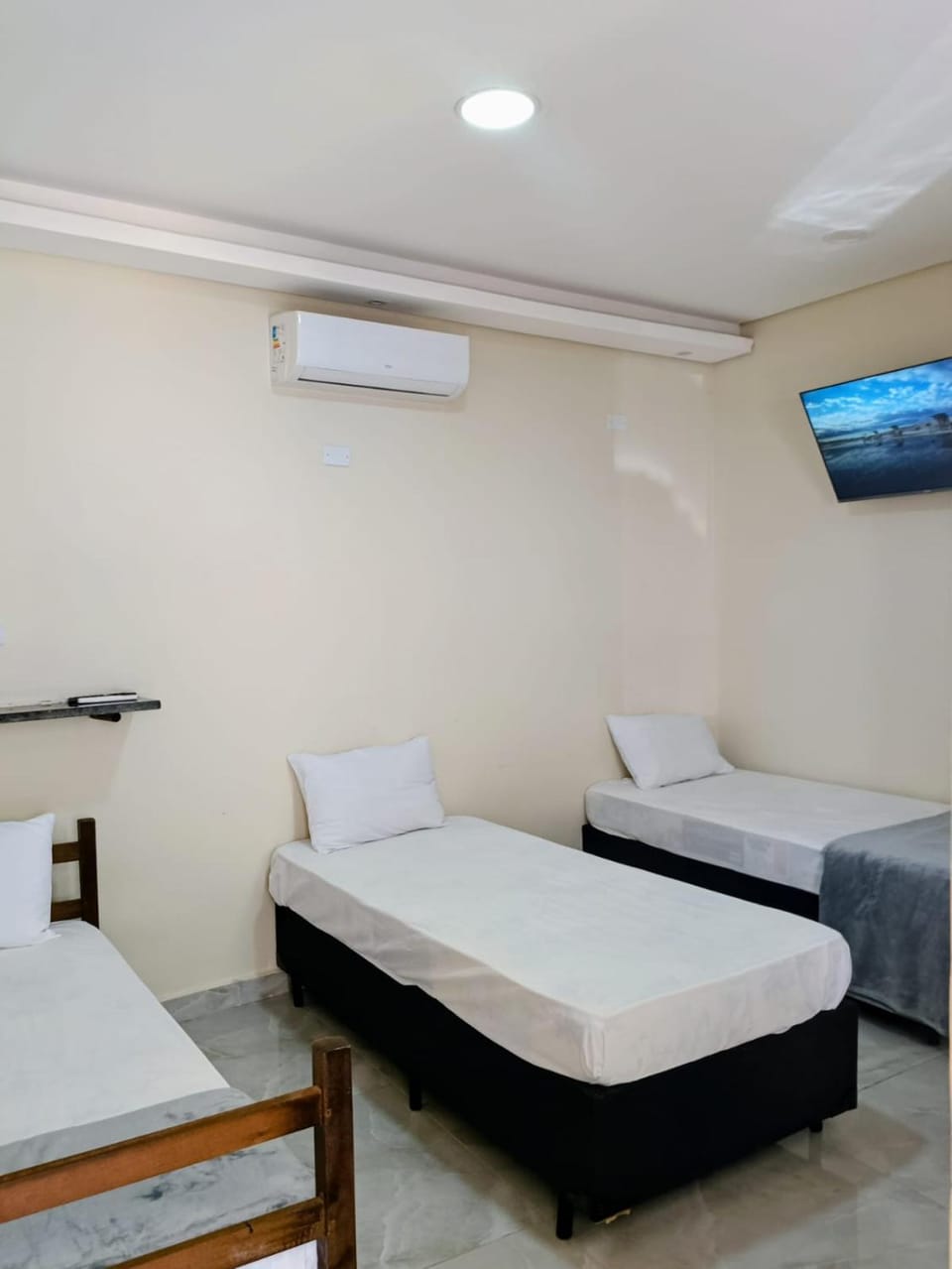 Bed, TV and multimedia, air conditioner