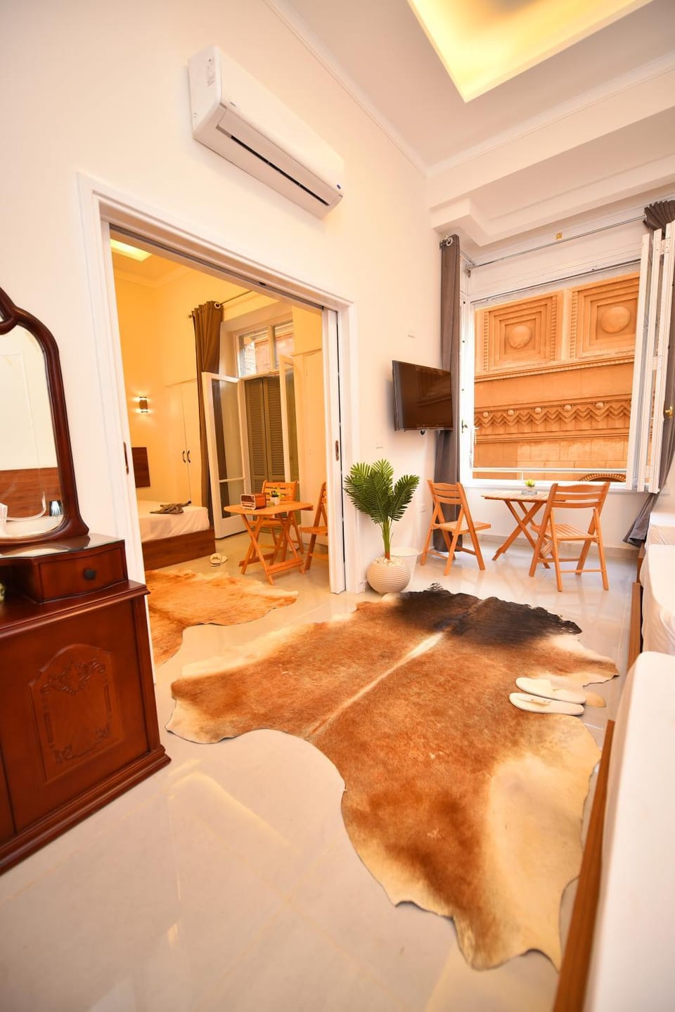 Bed, Living room, Photo of the whole room, Seating area, Bedroom, air conditioner