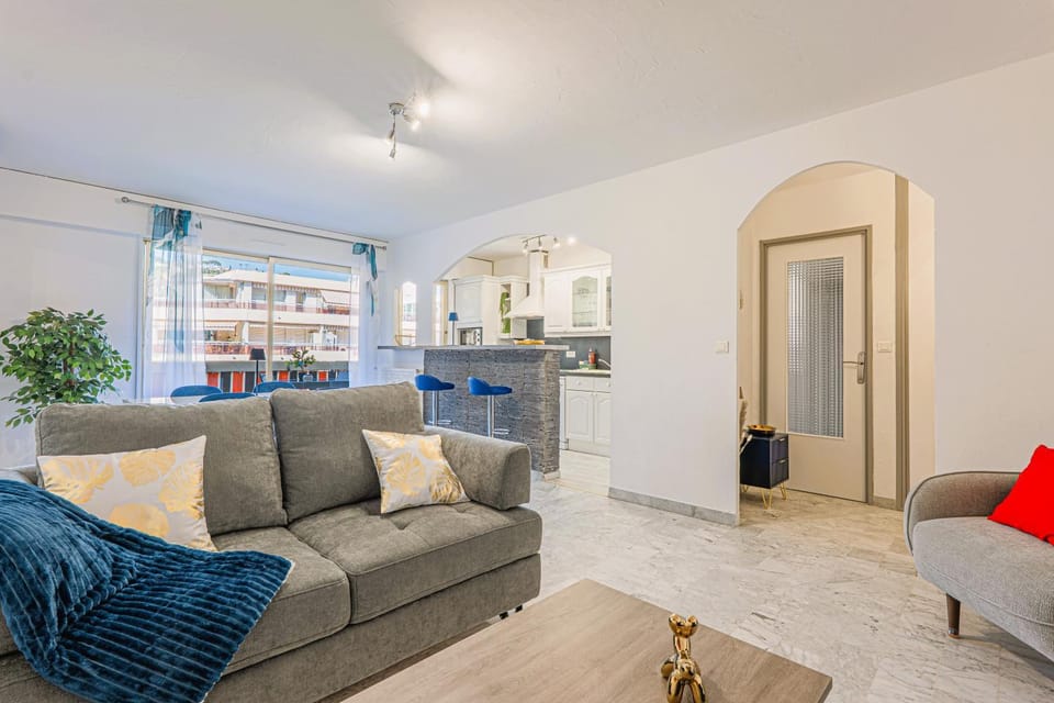 Balcony/Terrace, Kitchen or kitchenette, Living room