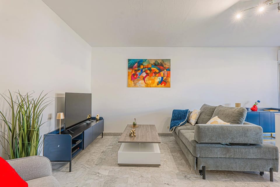 TV and multimedia, Living room, Seating area, internet