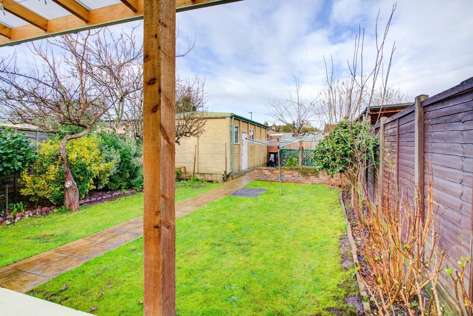 Facade/entrance, Neighbourhood, Garden, Garden view