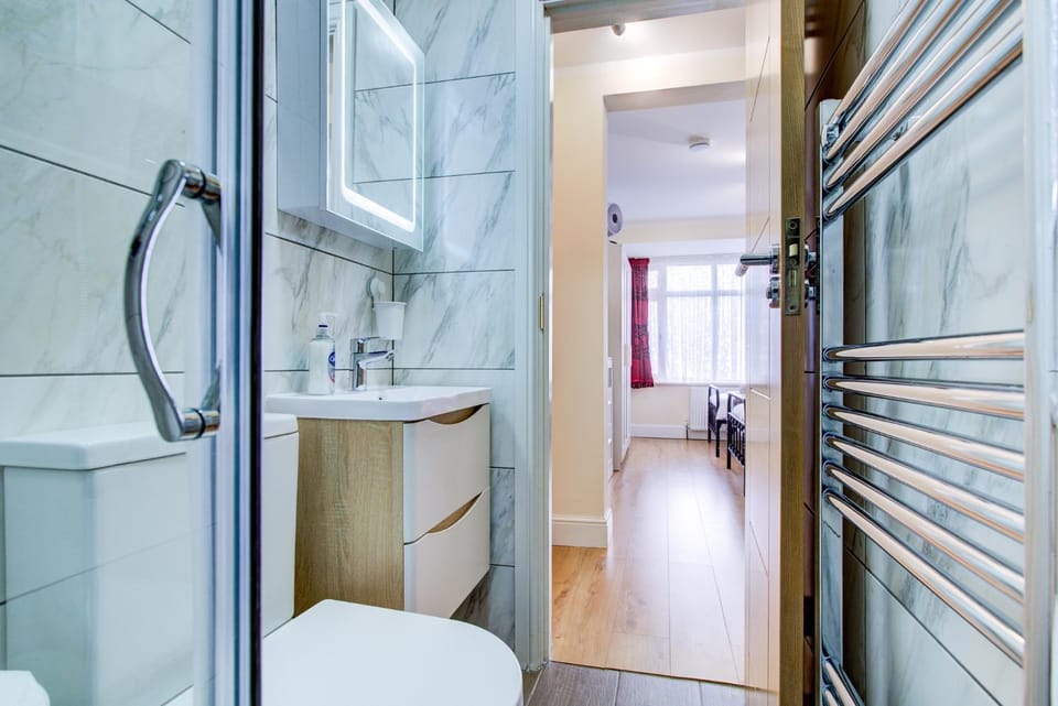 Toilet, Bathroom, furniture, acessibility