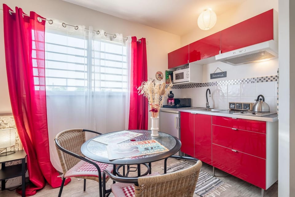 Property building, Kitchen or kitchenette, Living room