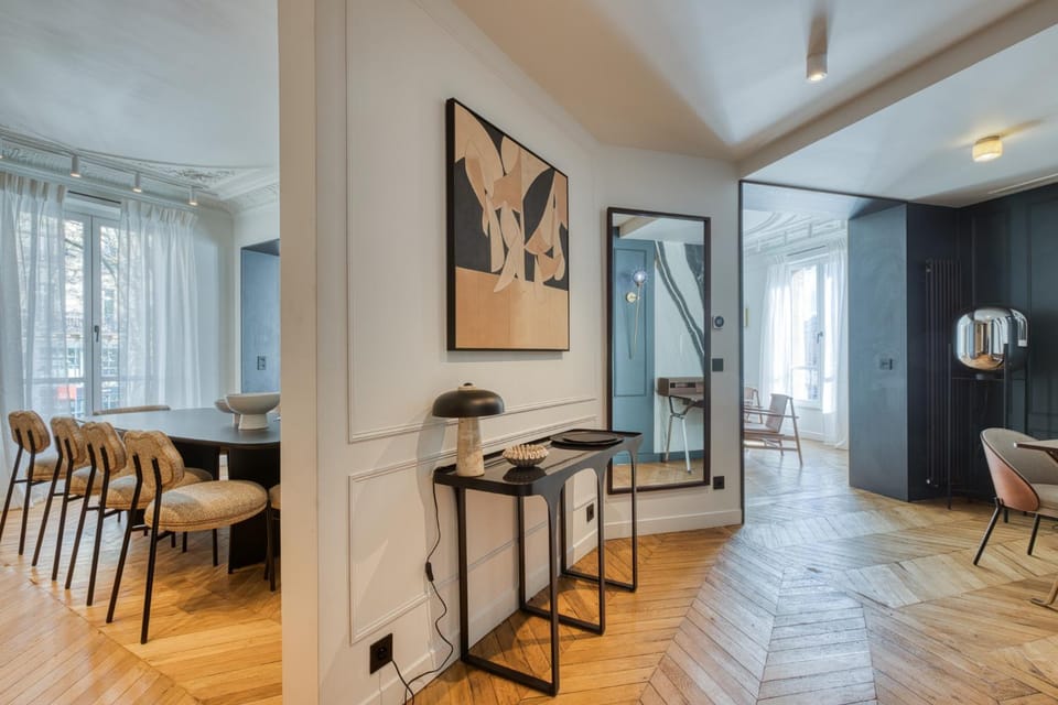 UrbanFlat 225 - Elite 4 Bedroom Apartment Bastille Apartment in Paris