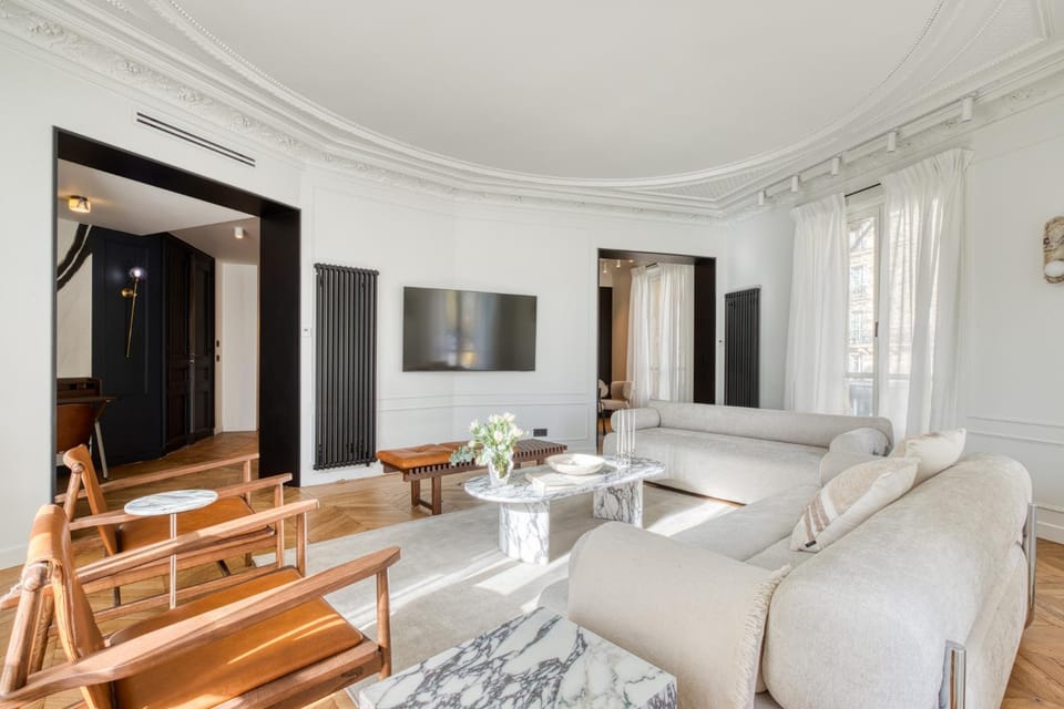 UrbanFlat 225 - Elite 4 Bedroom Apartment Bastille Apartment in Paris