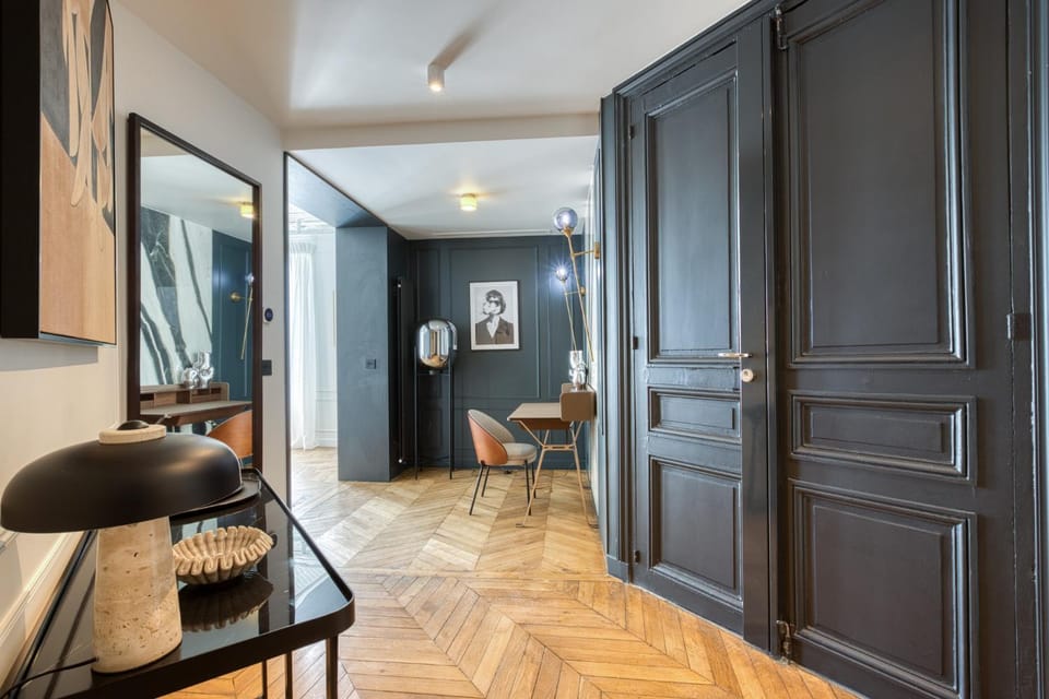 UrbanFlat 225 - Elite 4 Bedroom Apartment Bastille Apartment in Paris