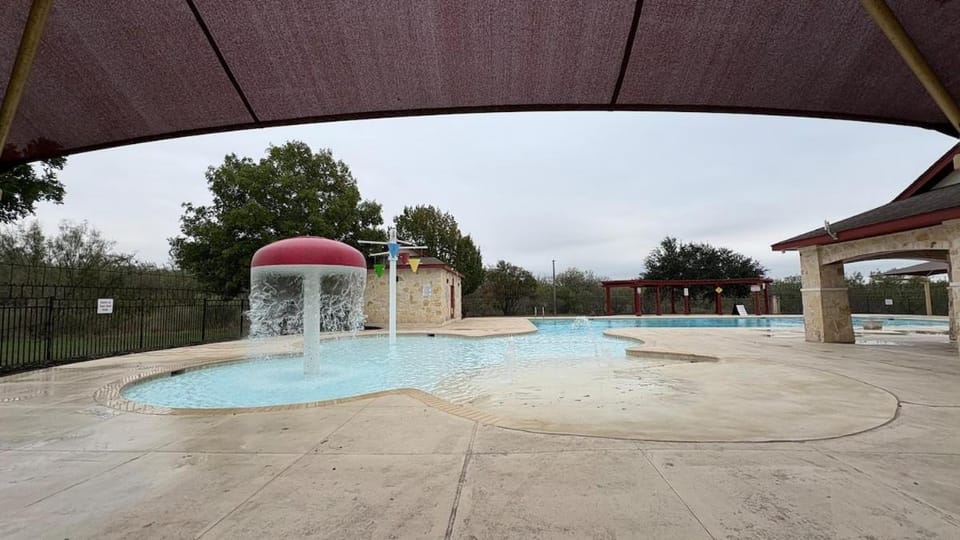 BMT Grad & SeaWorld Escape - Great for families! House in San Antonio