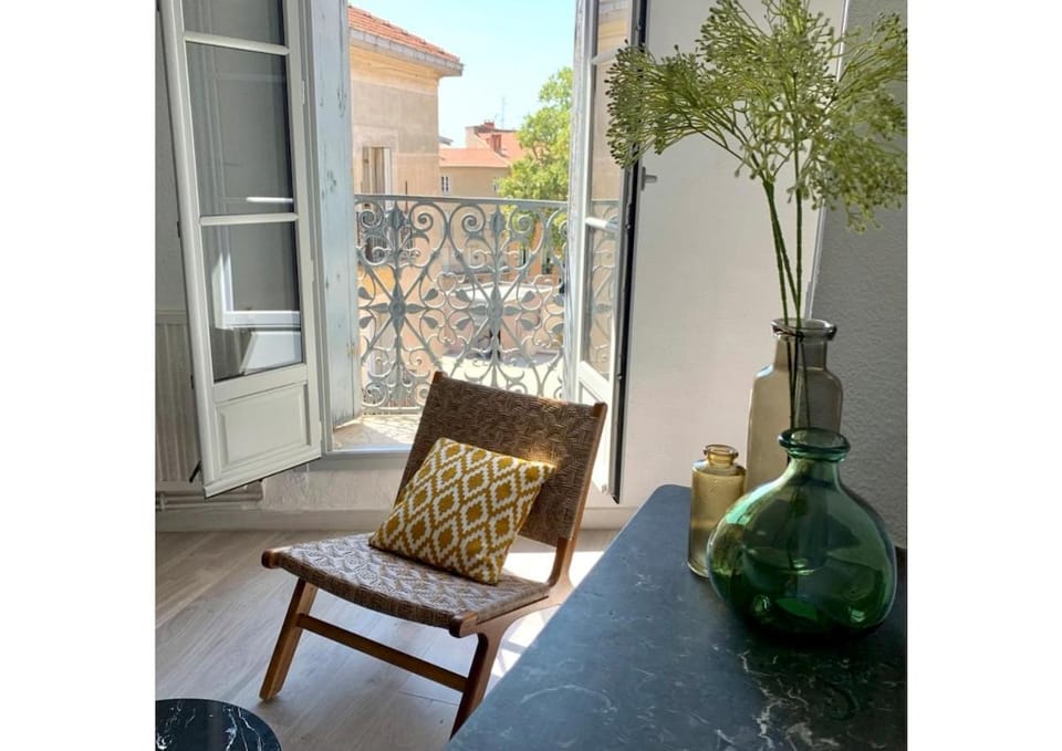 View (from property/room), Balcony/Terrace, Living room