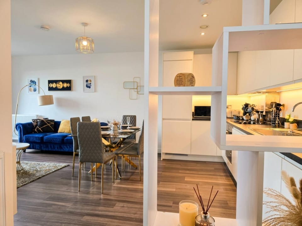 Kitchen or kitchenette, Living room, Seating area, Dining area, minibar