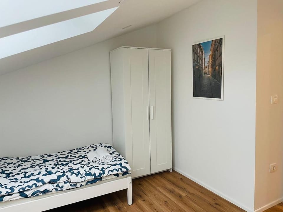 Bedroom, wardrobe