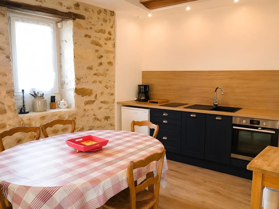 Property building, Kitchen or kitchenette, Living room