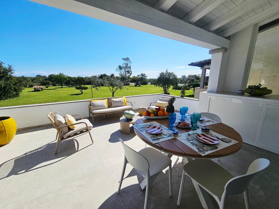 View (from property/room), Balcony/Terrace, Dining area, Garden view