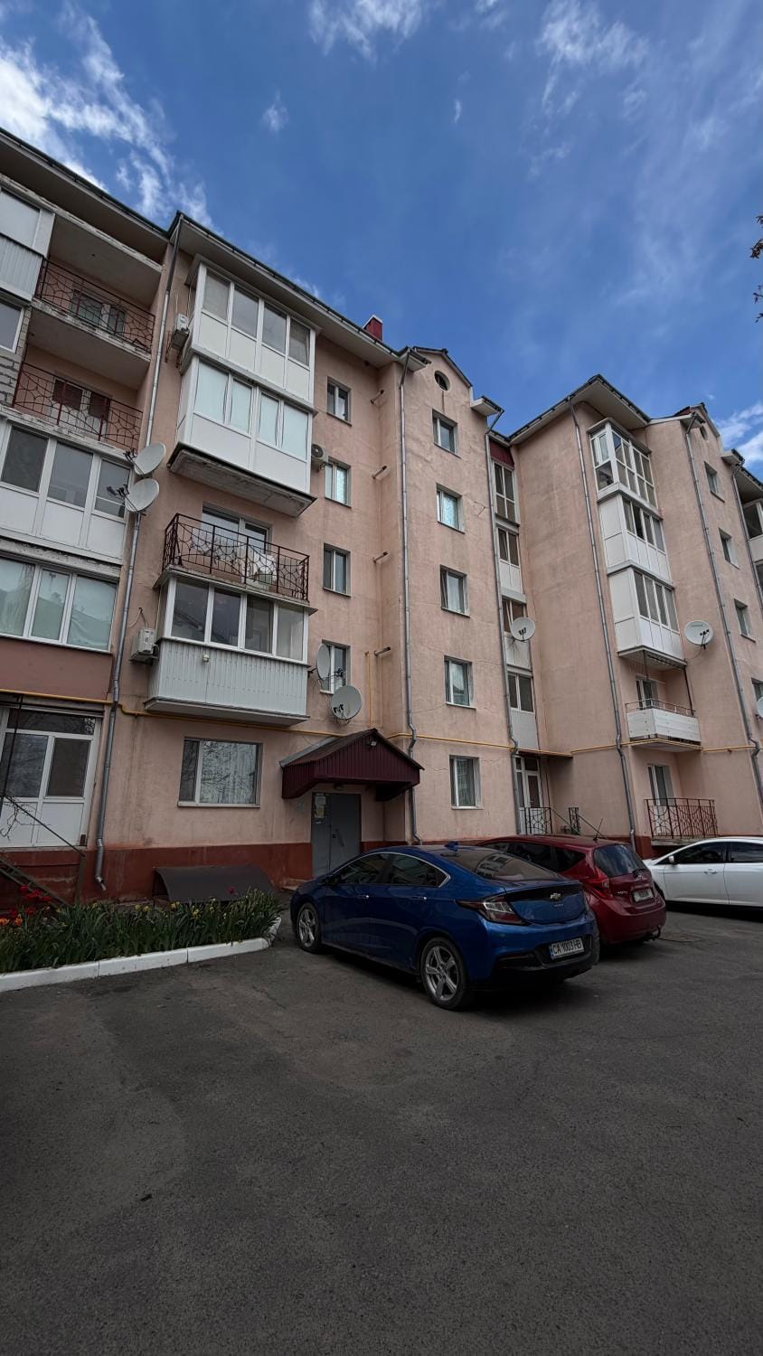 Property building, Day, Street view, Location, Parking