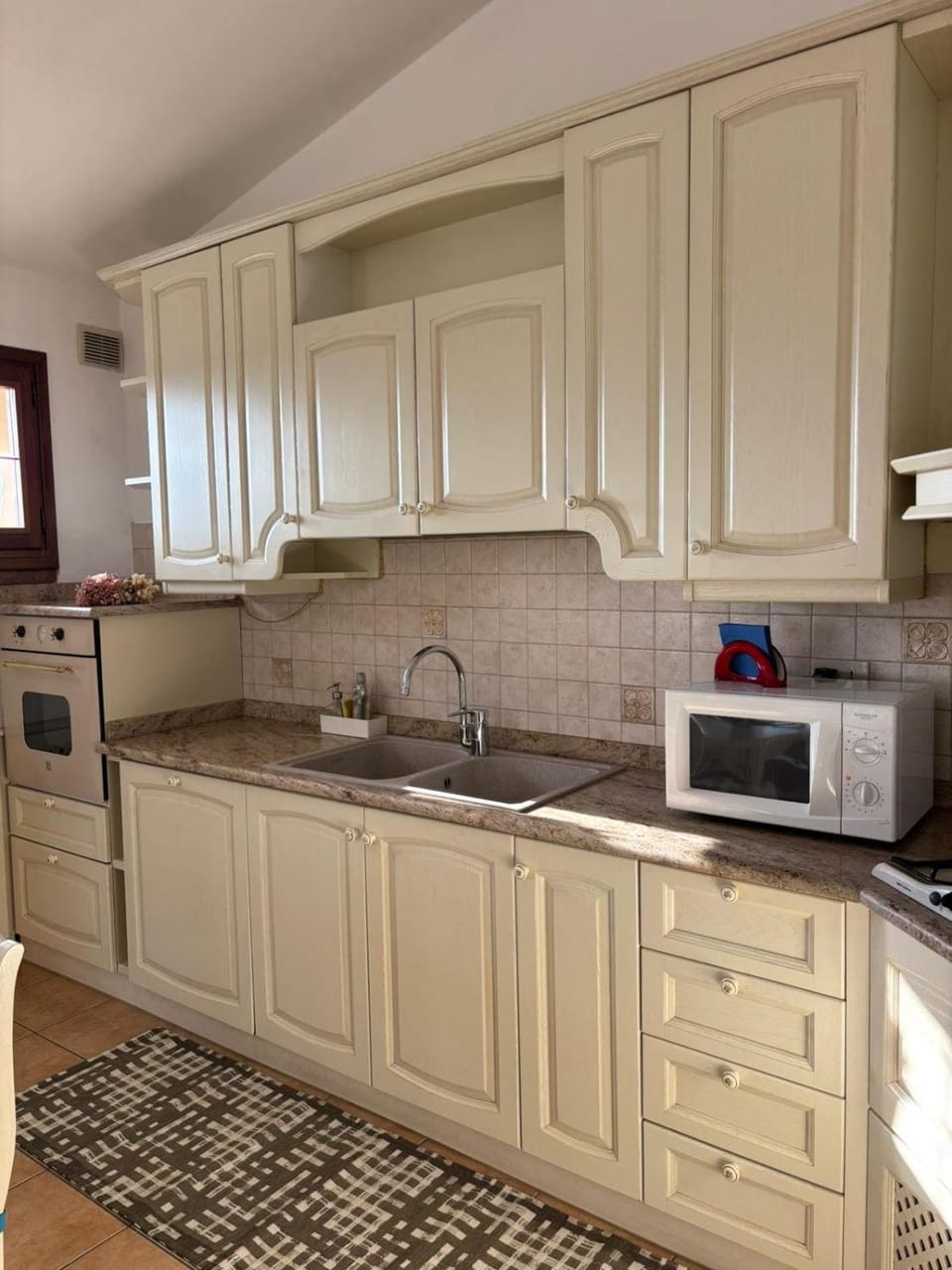 Kitchen or kitchenette, dishwasher