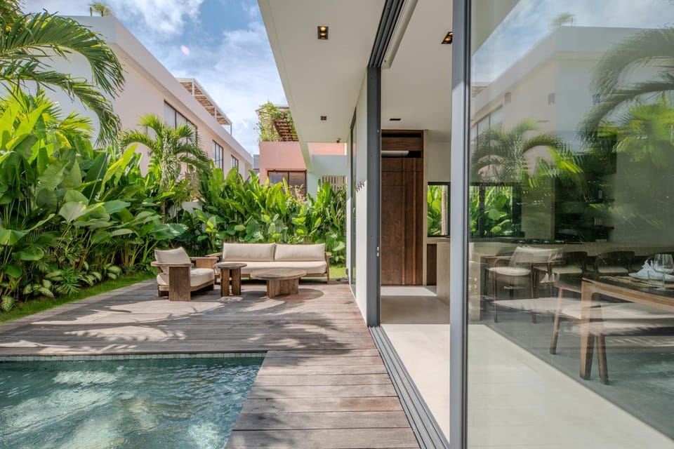 Day, Garden, Dining area, Pool view, Swimming pool