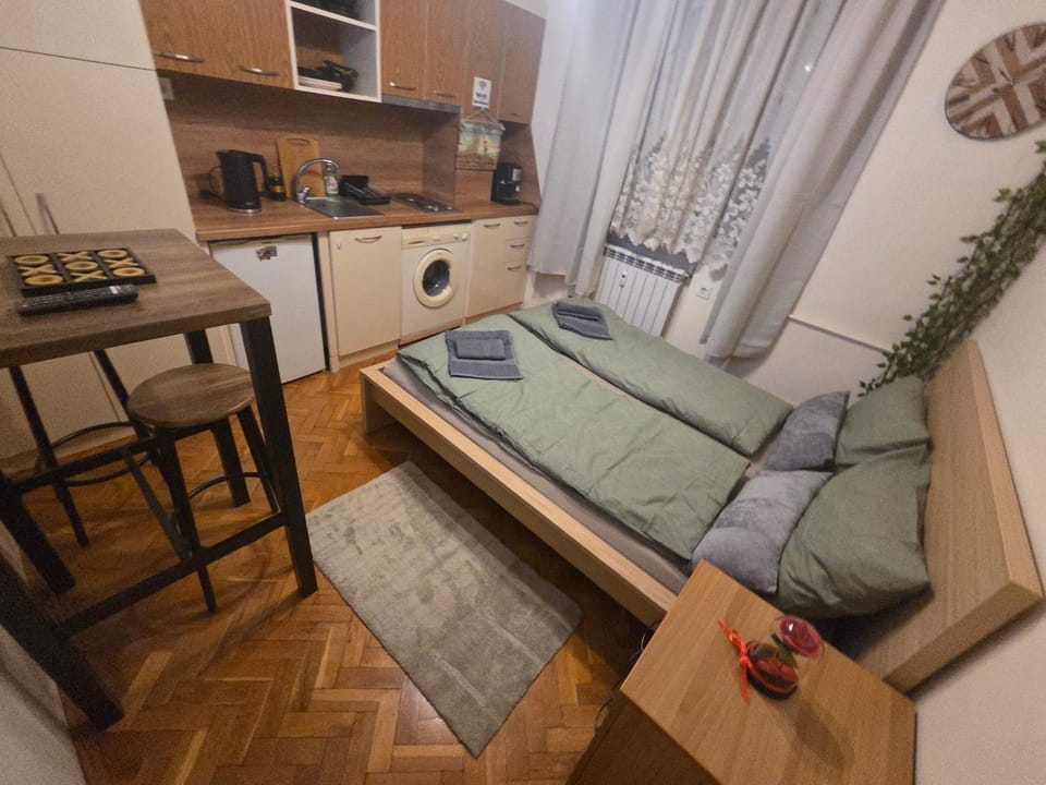 Kitchen or kitchenette, Seating area, Dining area, Bedroom, minibar