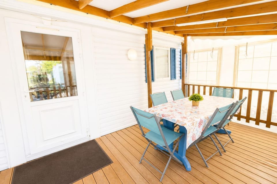 Mobil-home tout confort Camping de lEscale C43 terrasse piscine & plages House in Agde