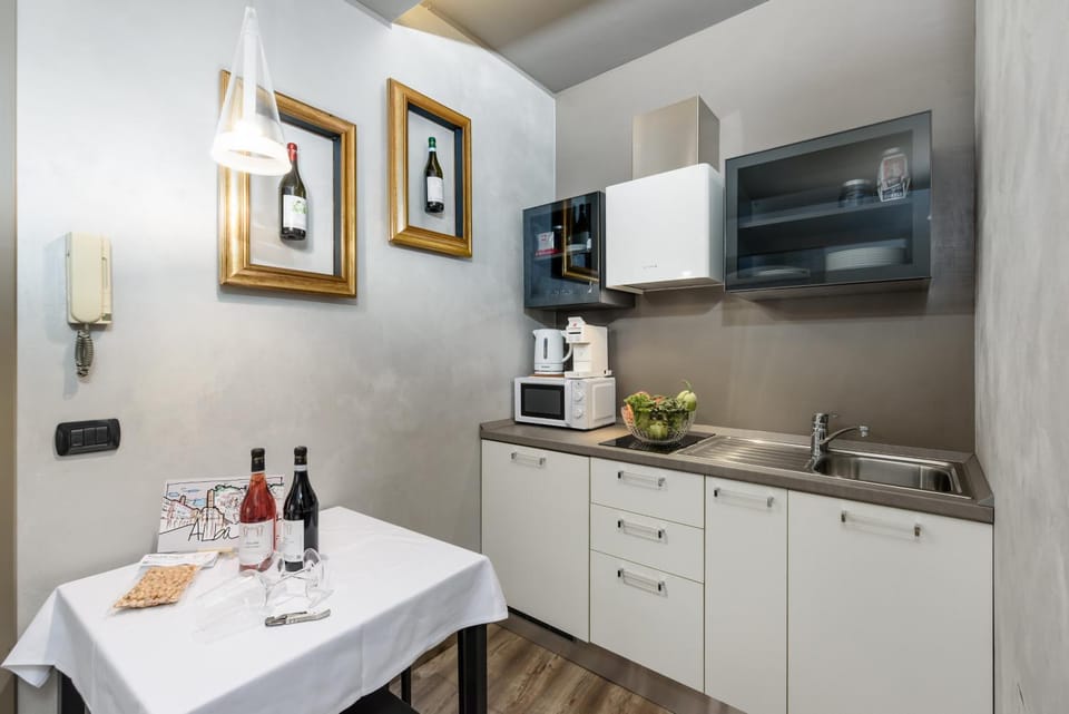Coffee/tea facilities, Kitchen or kitchenette, Food and drinks, oven, stove