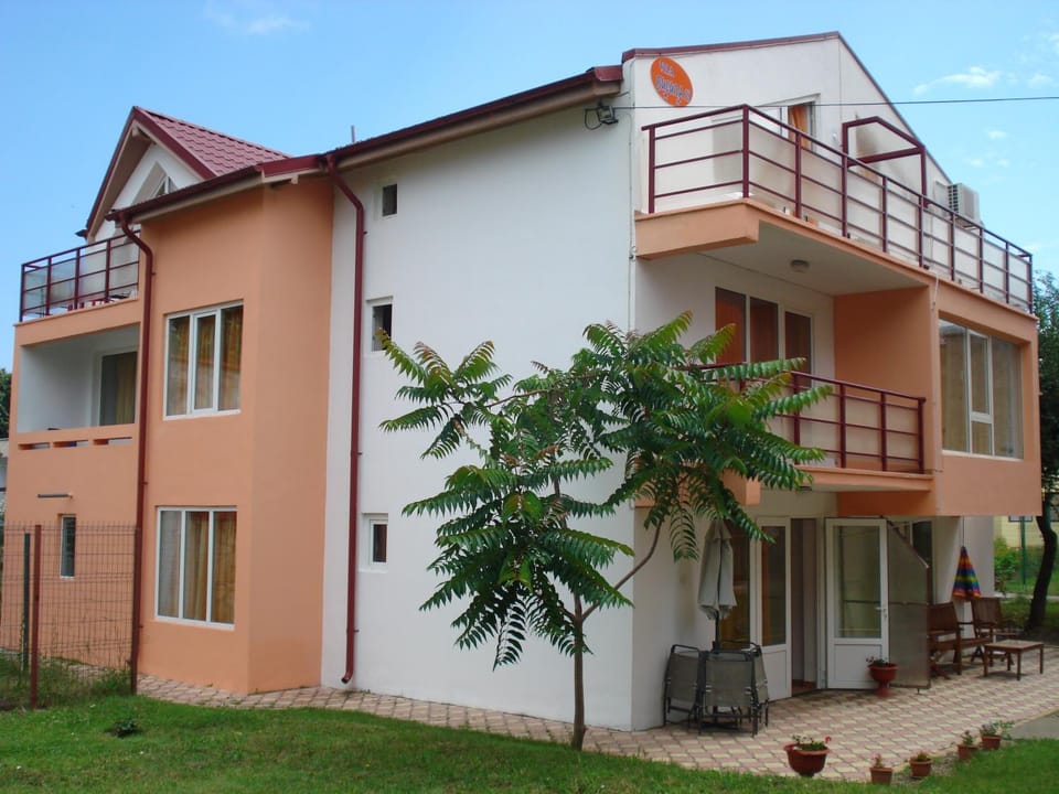 Property building, Day