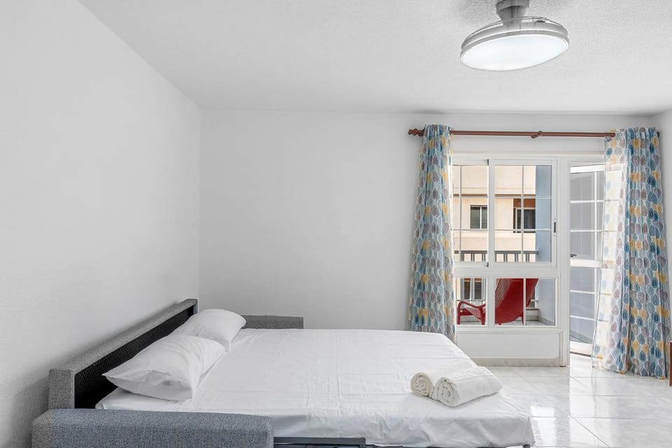 Bed, Living room