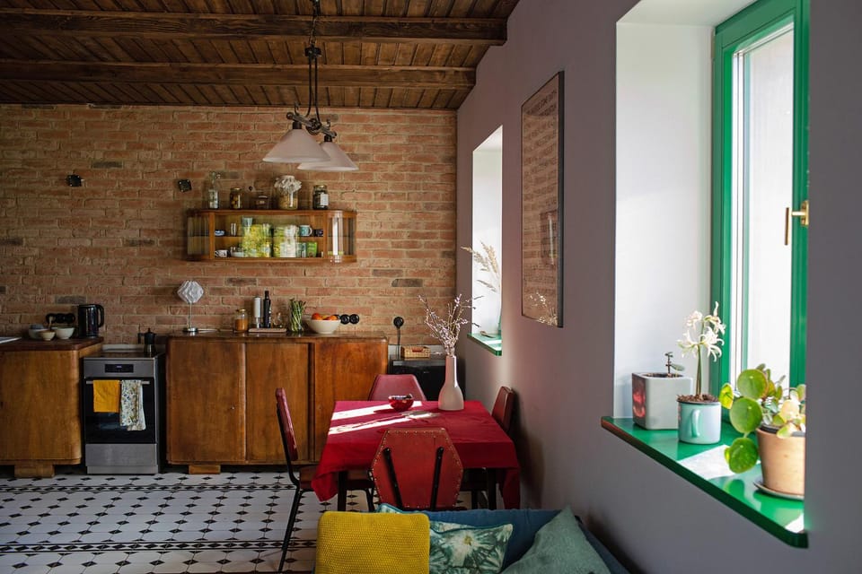 Coffee/tea facilities, Kitchen or kitchenette, Living room, Dining area, oven