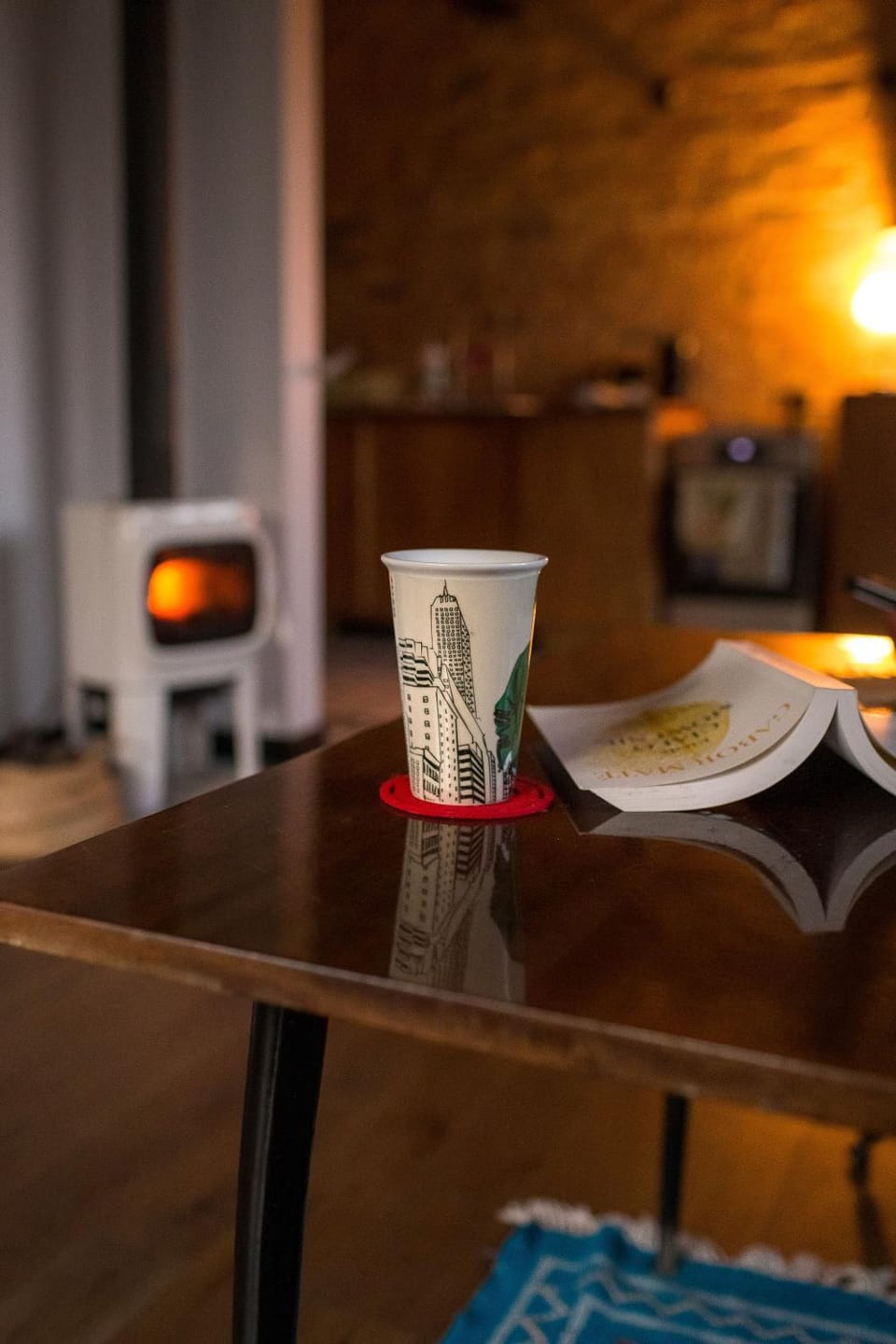 Coffee/tea facilities, fireplace