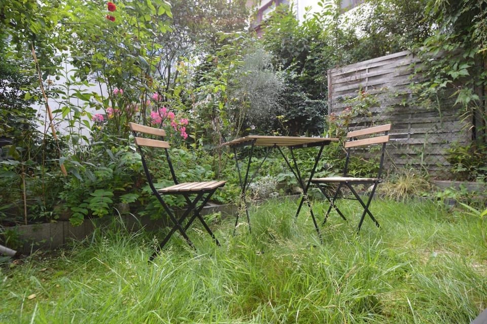 Newly renovated apartment with small garden & service Apartment in Bremen