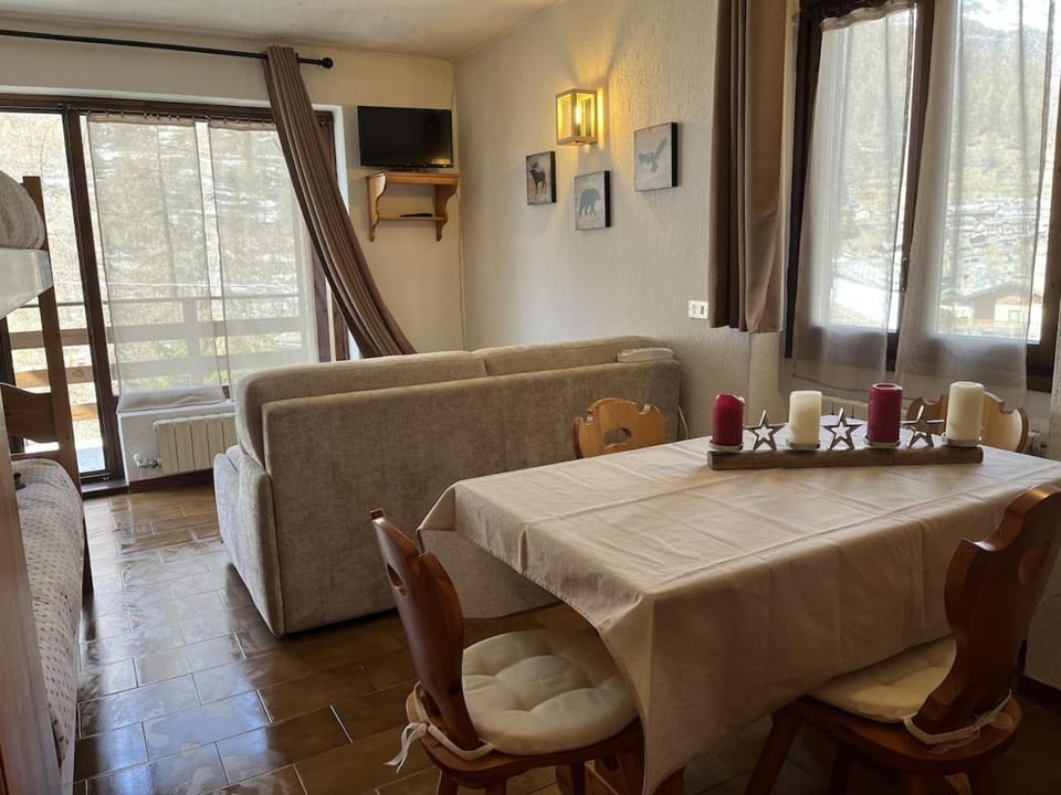 Living room, Seating area, Bedroom