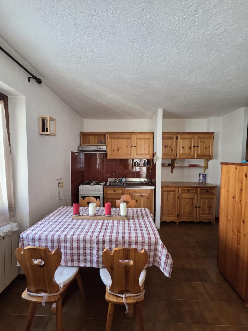 Kitchen or kitchenette, Living room