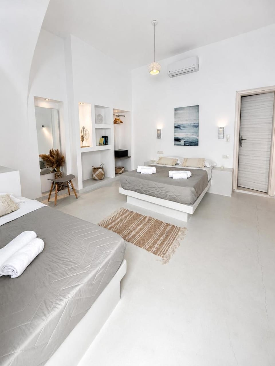 Fira Centrum White Hotel in Thera