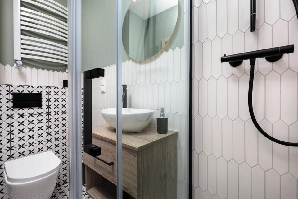 Shower, Bathroom, hair dryier, heating