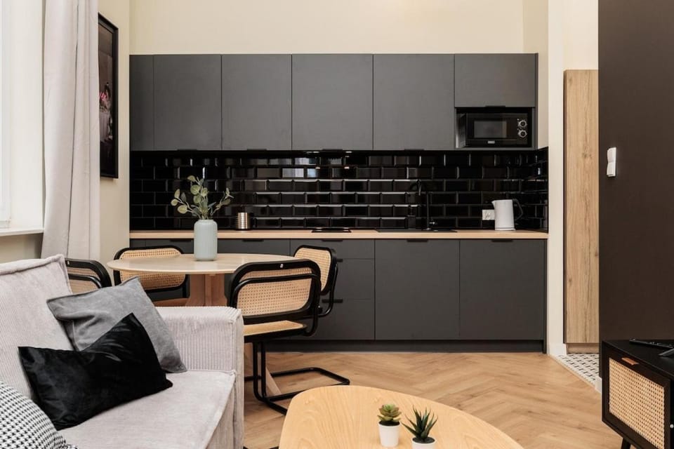 Kitchen or kitchenette, Breakfast, heating, locker, microwave