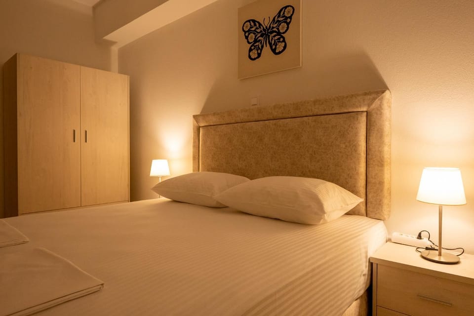 Bed, TV and multimedia, Photo of the whole room, Bedroom, internet, wardrobe, air conditioner