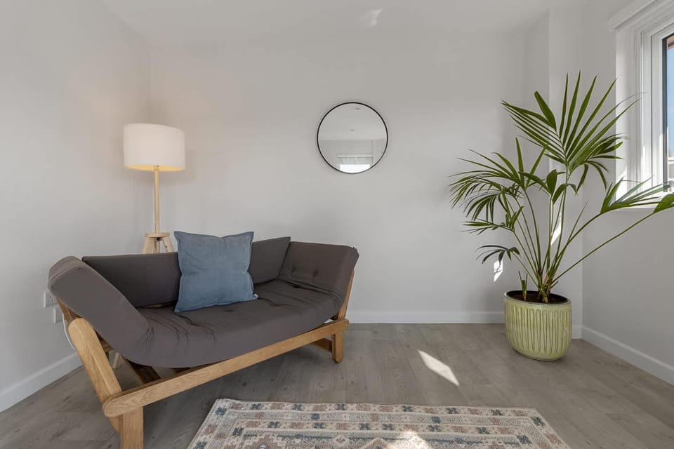 Living room, Decorative detail, Seating area, internet