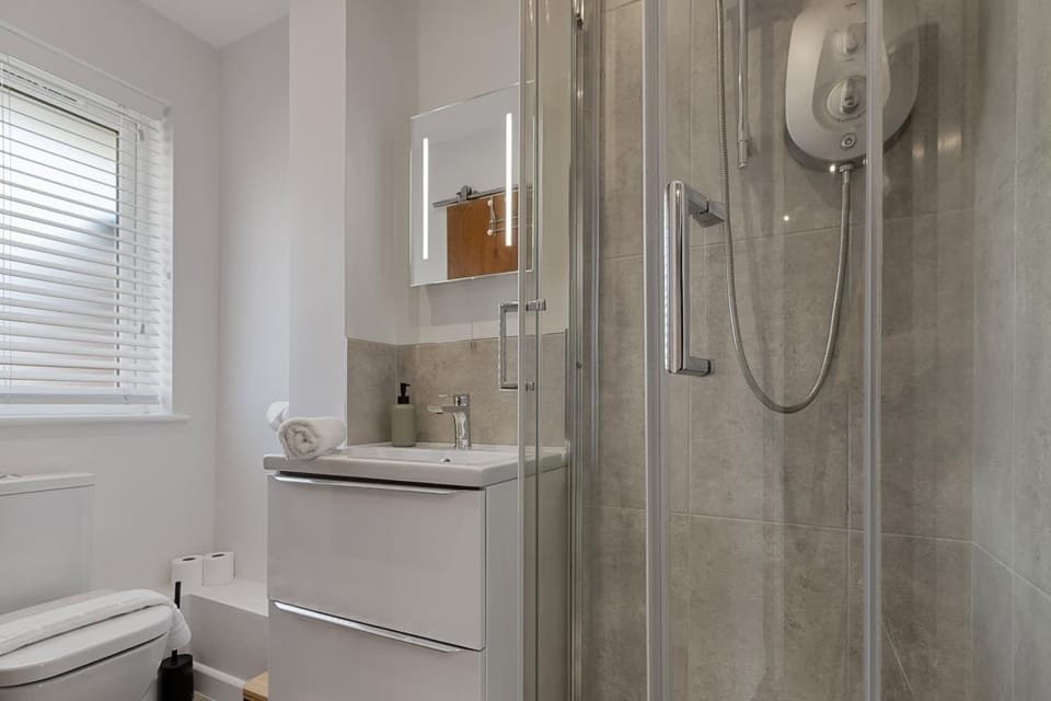 Shower, Toilet, Bathroom