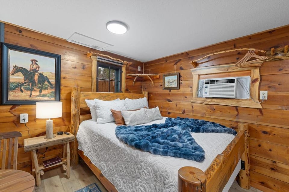 Bed, Bedroom, air conditioner