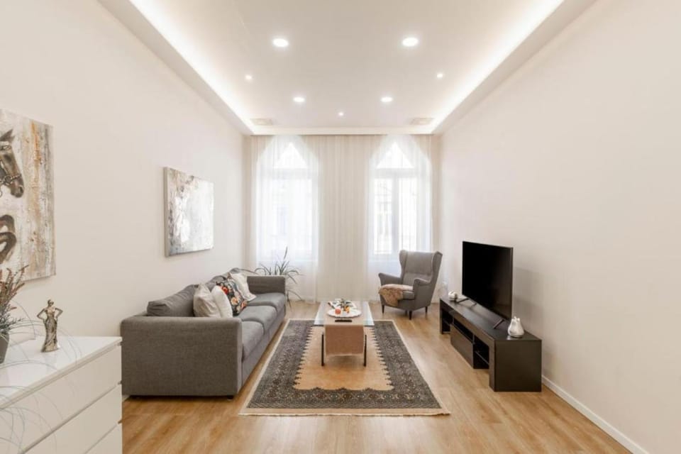 TV and multimedia, Living room, Evening entertainment